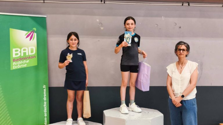 Joueuses de l'EBPD26 sur le podium du championnat bi-départemental de badminton 2026 à Pierrelatte